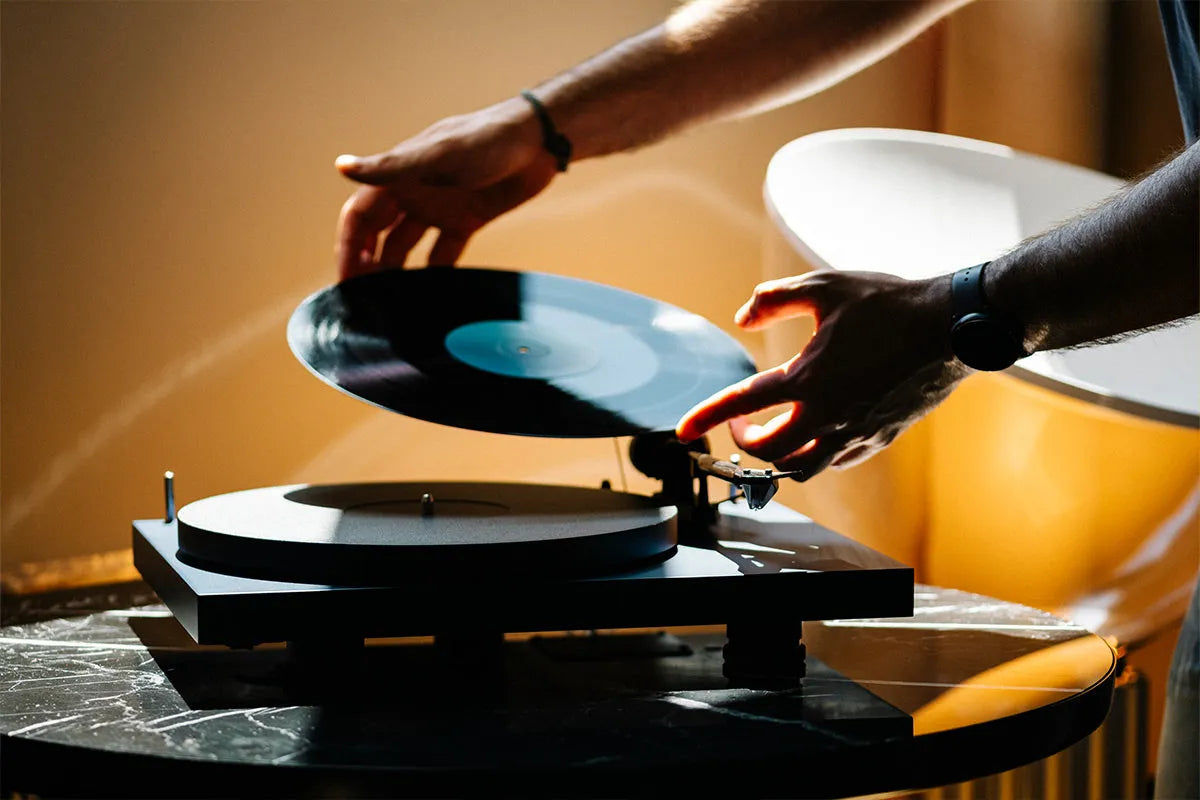 Pro-Ject Debut EVO 2 - Rot Hochglanz - Plattenspieler